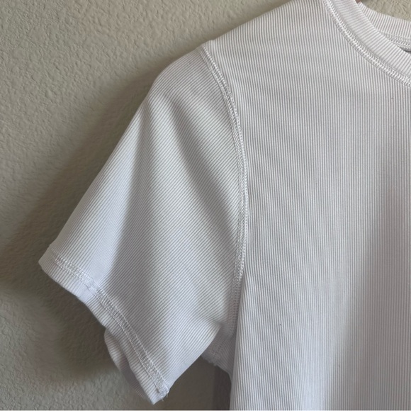 Vuori Women’s Pose Fitted Tee Short Sleeve Top Sz L White VW169 Athleisure - Picture 4 of 10